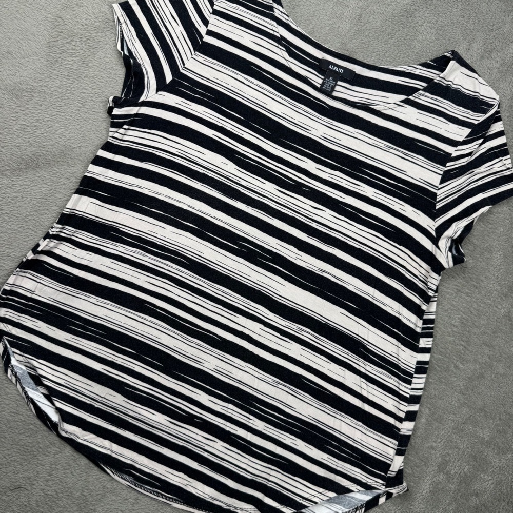 Alfani Top Women XL Black White Excellent Striped Scoop Neck Short Sleeve 4347
